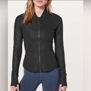 Lululemon The Ease Jacket Monochromic Black Emboss
Size M